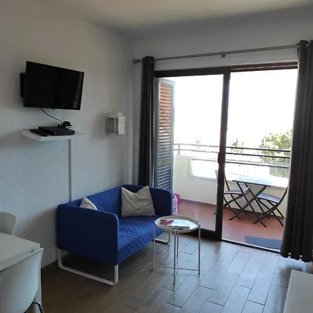 Fabulous Sea View Near Old Town Apartment